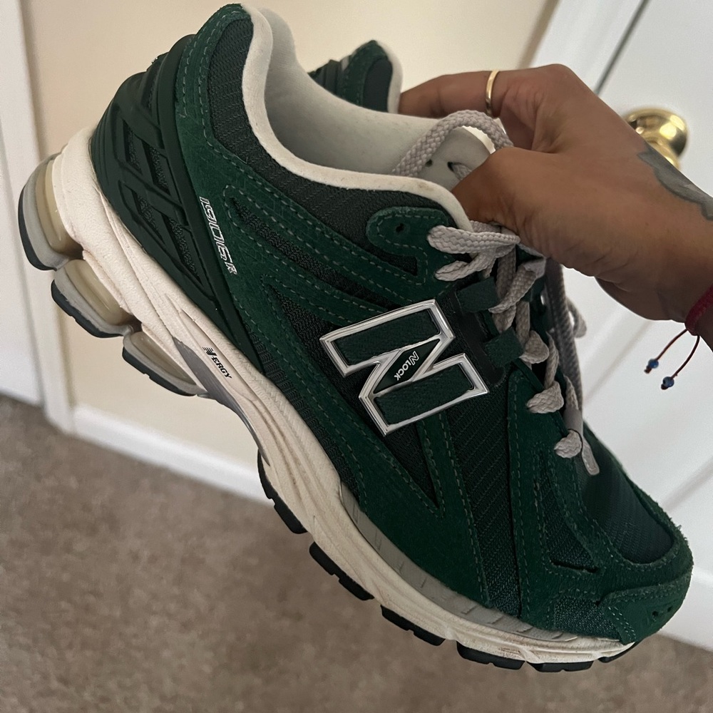 New Balance 1906r– LIKE NEW!